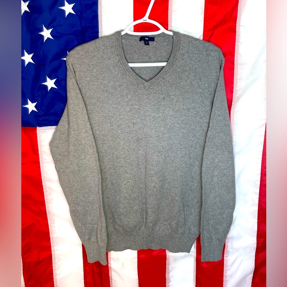 Mens Gap Gray V-Neck Sweater Size Small